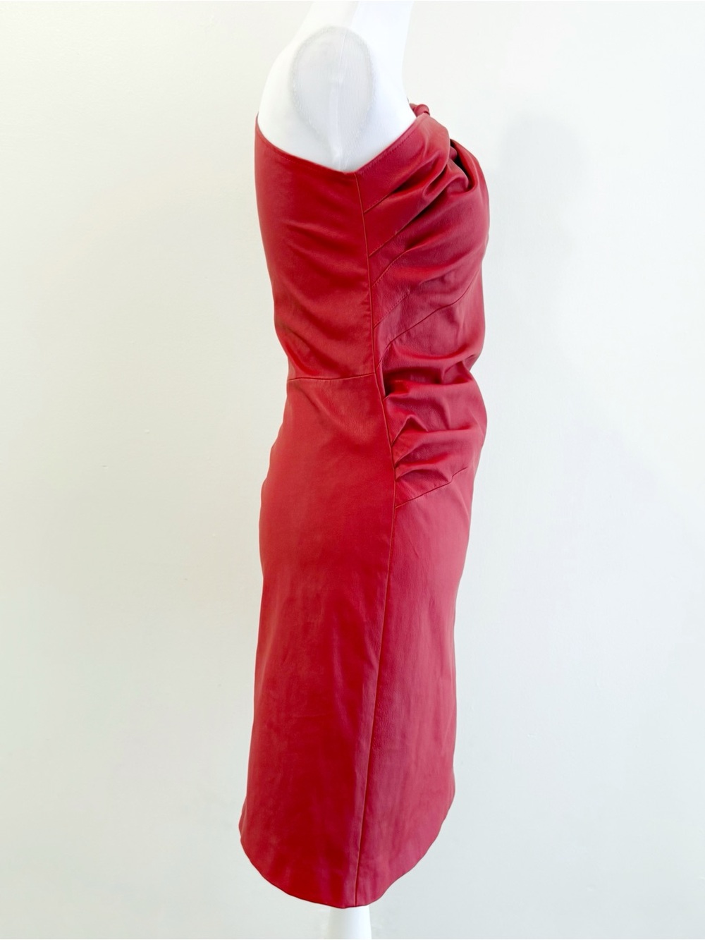 GIVENCHY RED LEATHER ONE SHOULDER TWISTED CUT OUT NECK DRAPED MINI DRESS - Picture 5 of 12